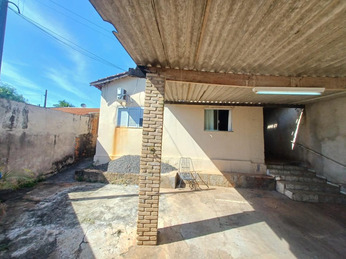 Casa à venda com 4 quartos, 200m² - Foto 3