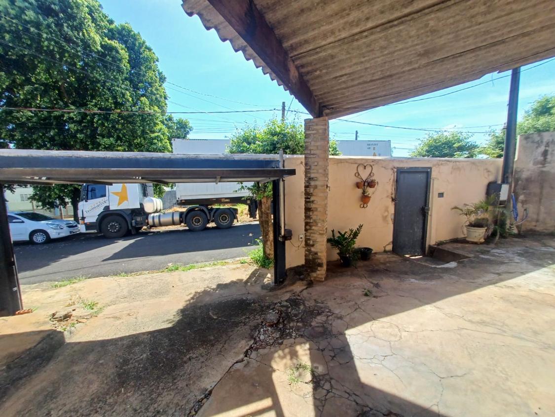 Casa à venda com 4 quartos, 200m² - Foto 4