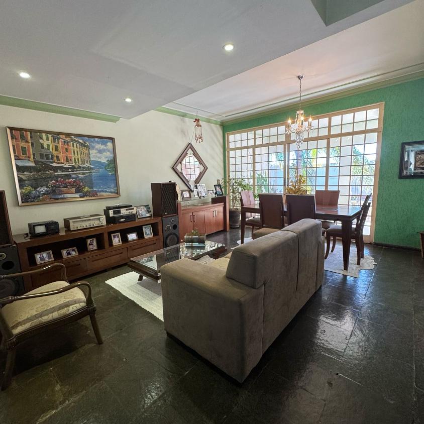 Sobrado à venda com 3 quartos, 299m² - Foto 1