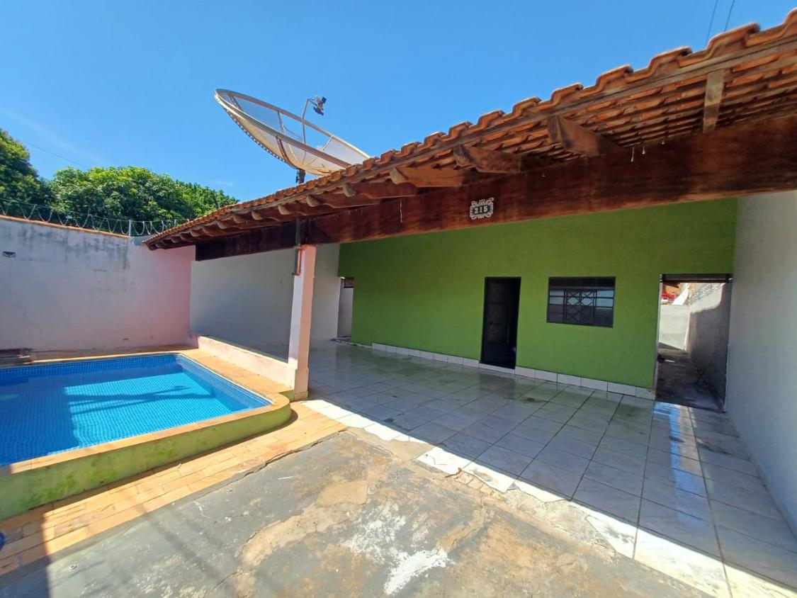 Casa à venda com 2 quartos, 200m² - Foto 1