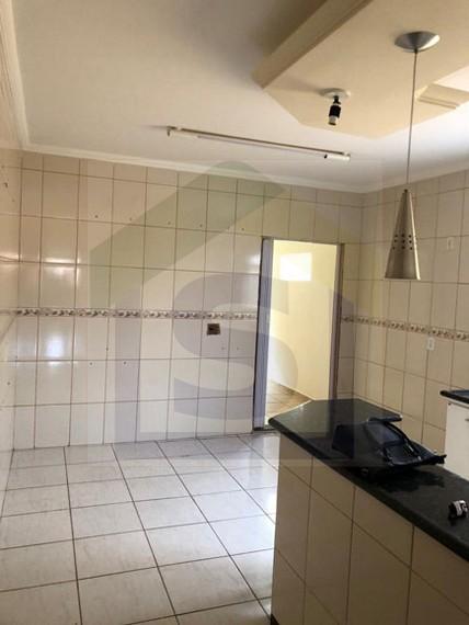 Casa para alugar com 2 quartos, 180m² - Foto 2