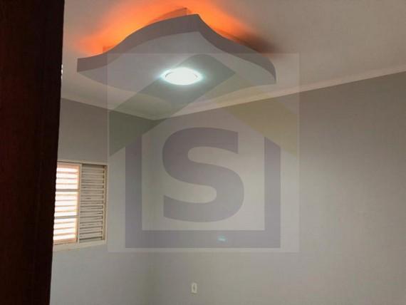 Casa para alugar com 2 quartos, 180m² - Foto 4