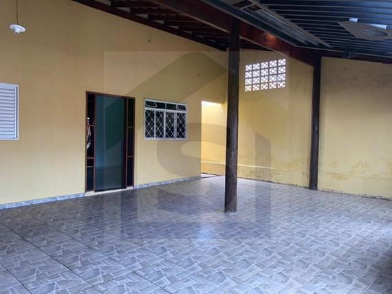 Casa para alugar com 2 quartos, 180m² - Foto 1