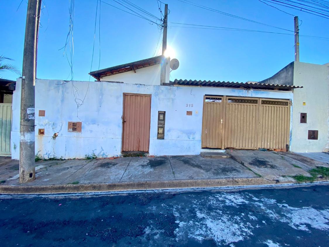 Casa à venda com 3 quartos, 142m² - Foto 1