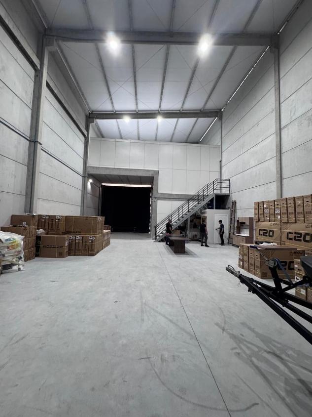 Depósito-Galpão-Armazém para alugar, 375m² - Foto 1