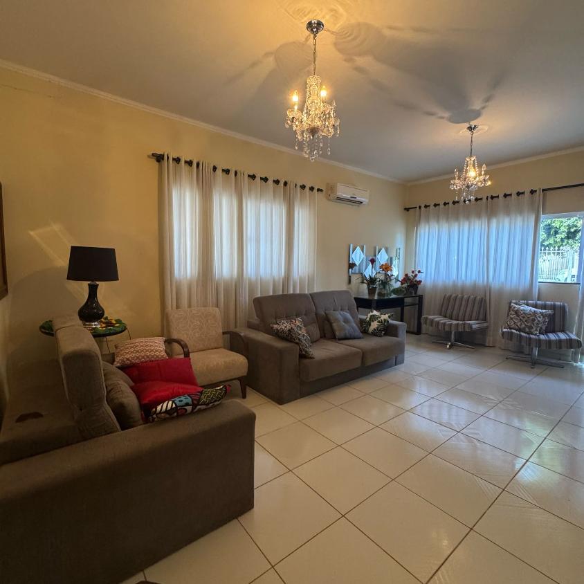Chácara à venda com 4 quartos, 1600m² - Foto 1