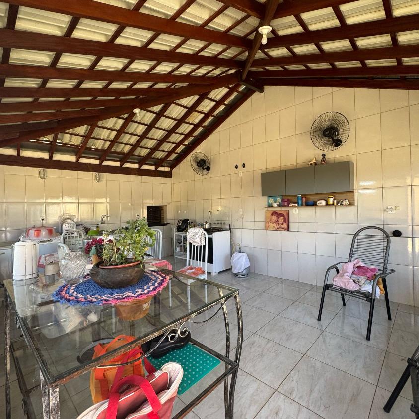Chácara à venda com 4 quartos, 1600m² - Foto 2