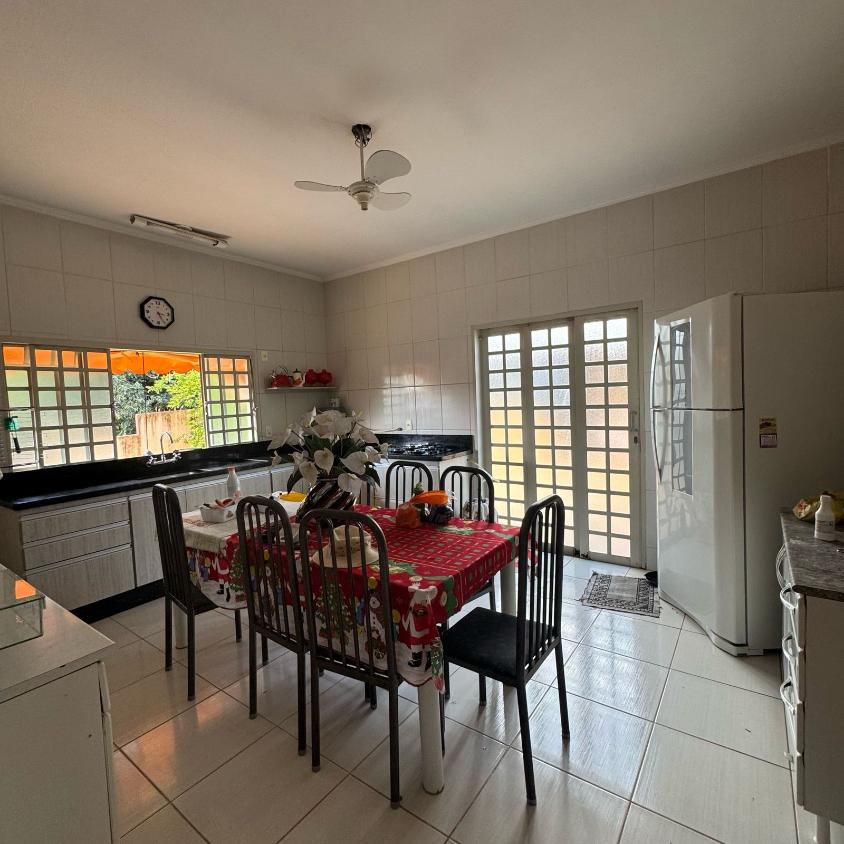 Chácara à venda com 4 quartos, 1600m² - Foto 9