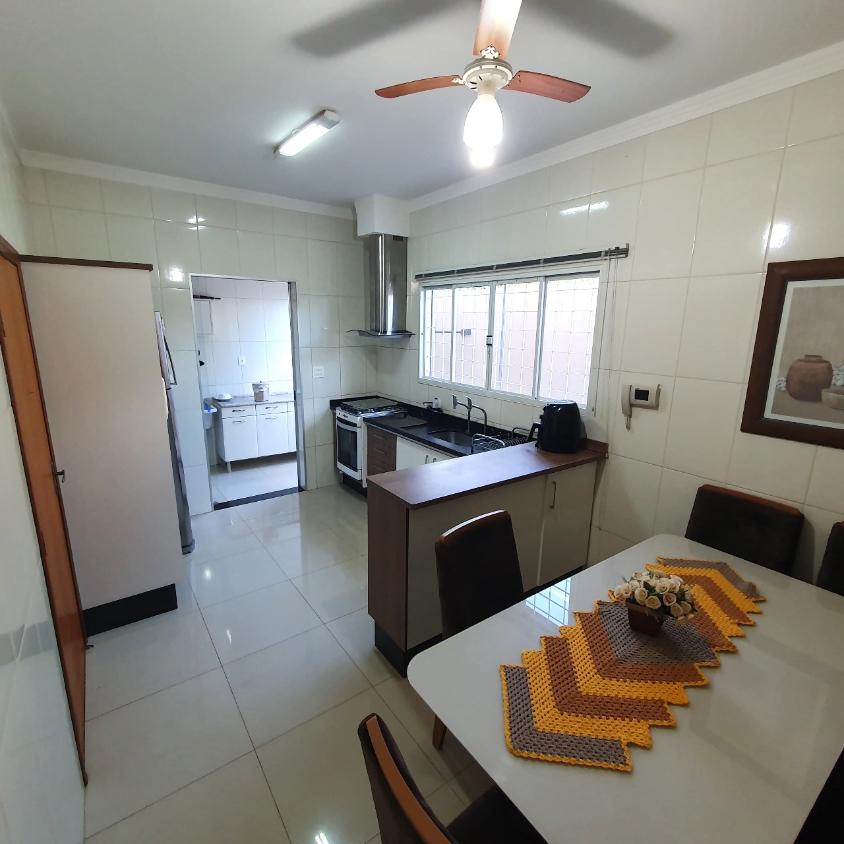 Casa, 3 quartos, 240 m² - Foto 3