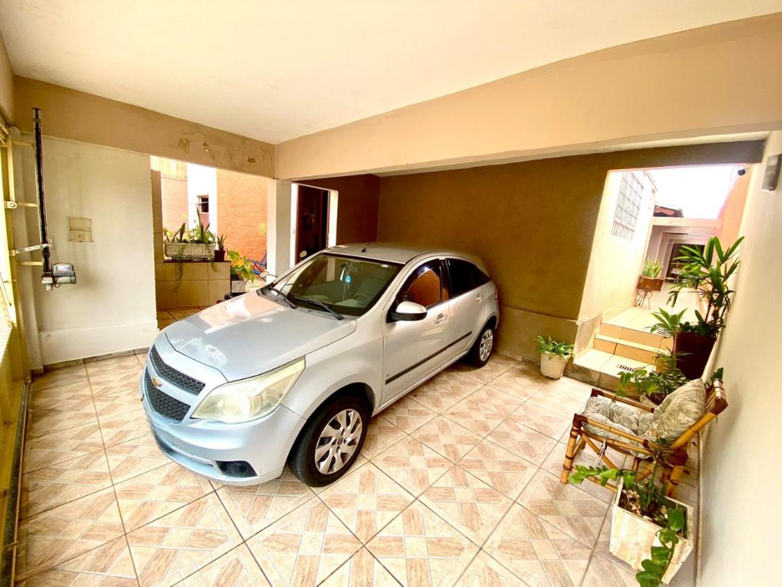 Casa à venda com 4 quartos, 240m² - Foto 2
