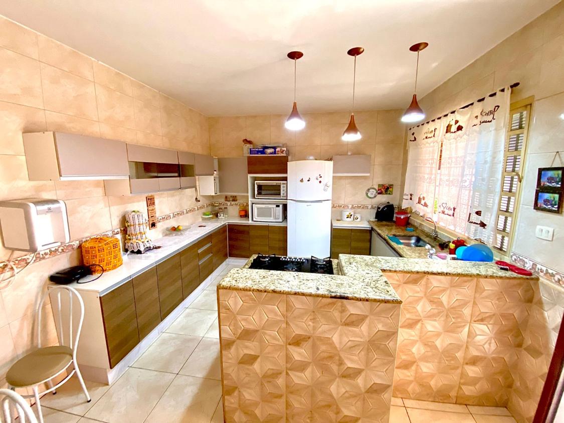 Casa à venda com 4 quartos, 240m² - Foto 14