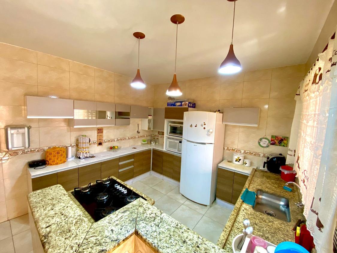 Casa à venda com 4 quartos, 240m² - Foto 15