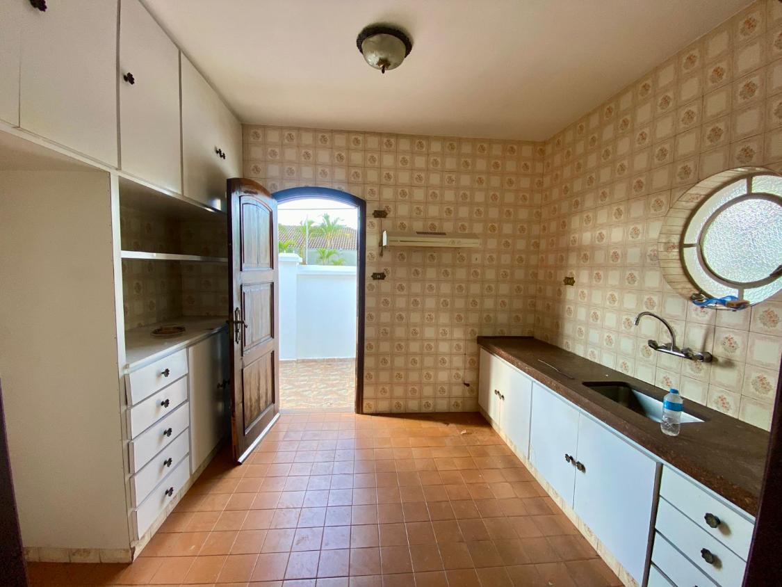 Casa à venda com 4 quartos, 277m² - Foto 3