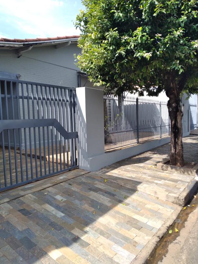 Casa à venda com 3 quartos, 200m² - Foto 2
