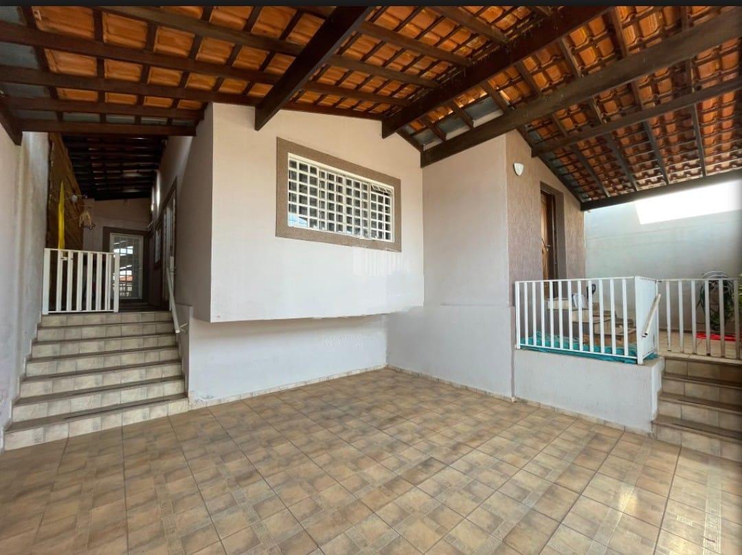 Casa à venda com 3 quartos, 158m² - Foto 2