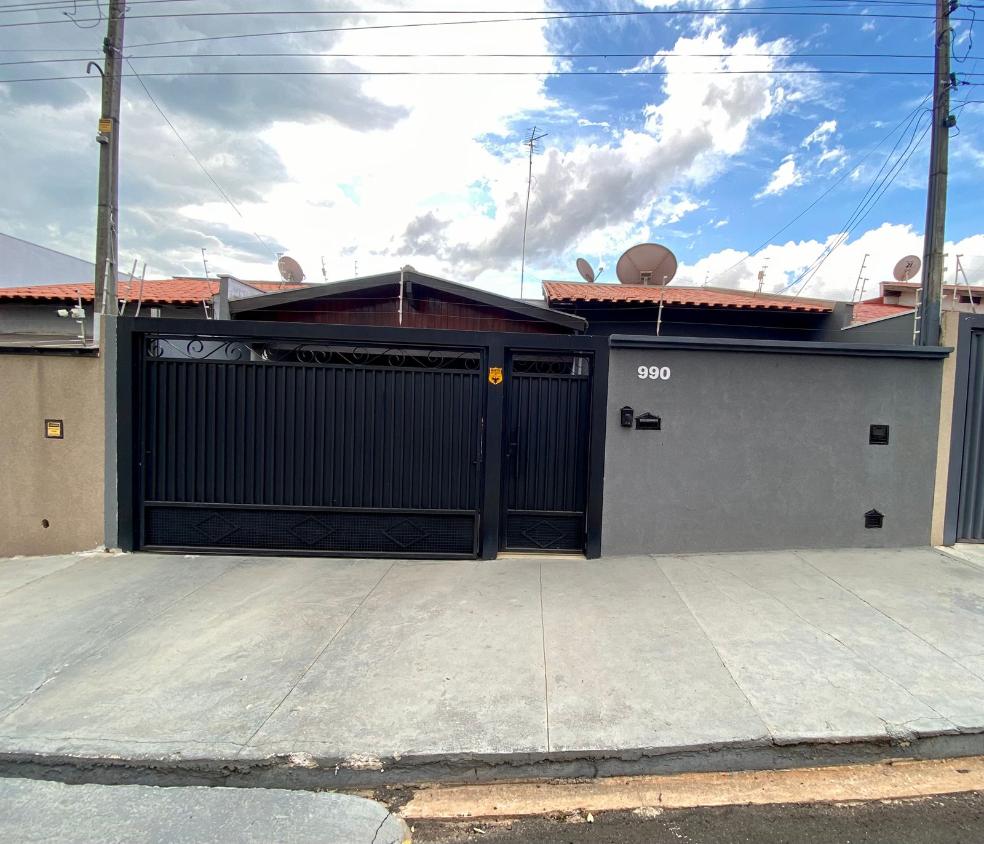 Casa à venda com 3 quartos, 158m² - Foto 1