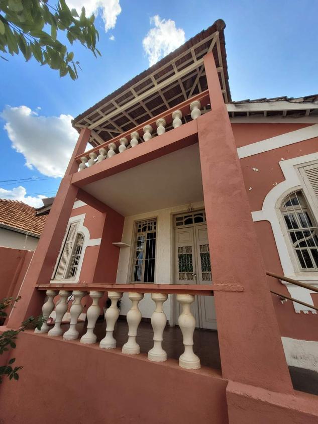 Casa à venda com 3 quartos, 129m² - Foto 1