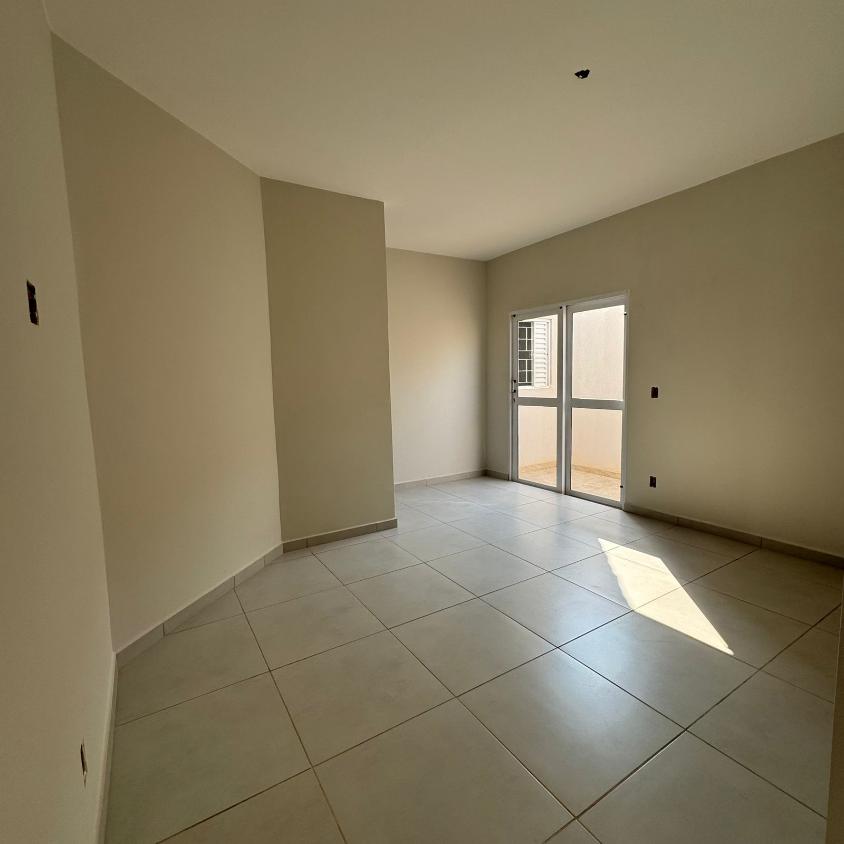 Casa à venda com 2 quartos, 80m² - Foto 1