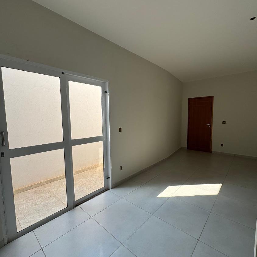 Casa à venda com 2 quartos, 80m² - Foto 2