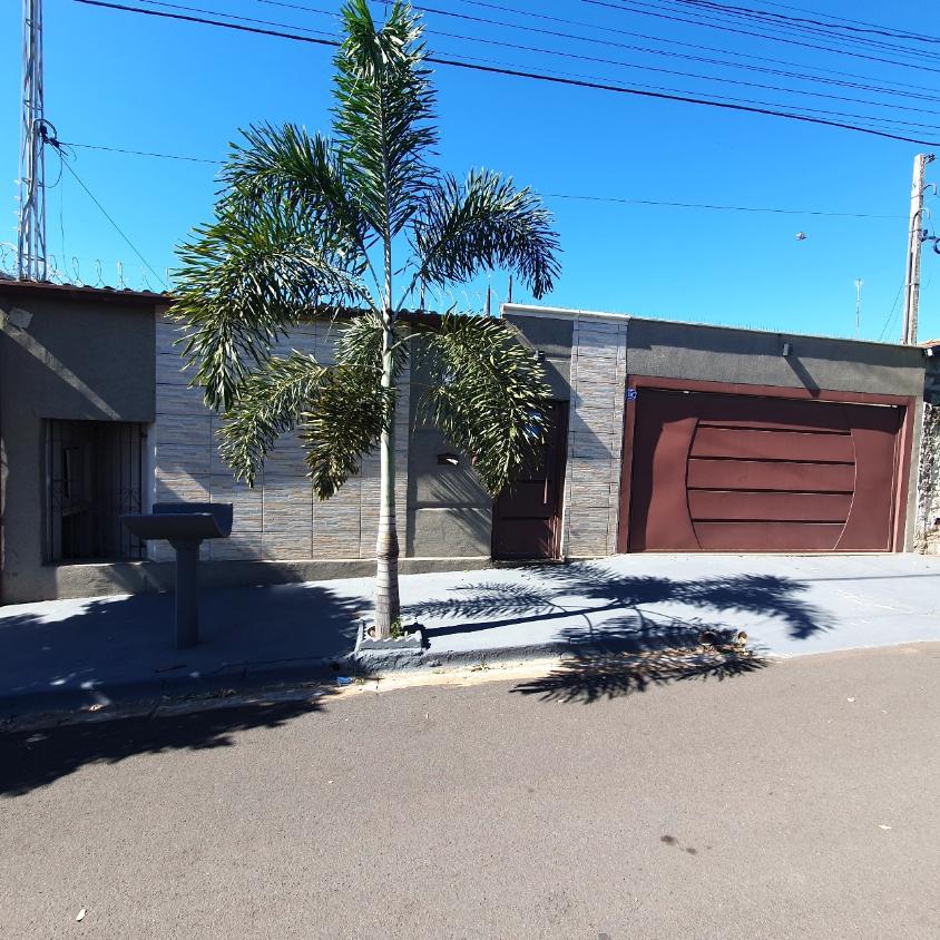 Casa à venda com 3 quartos, 172m² - Foto 1
