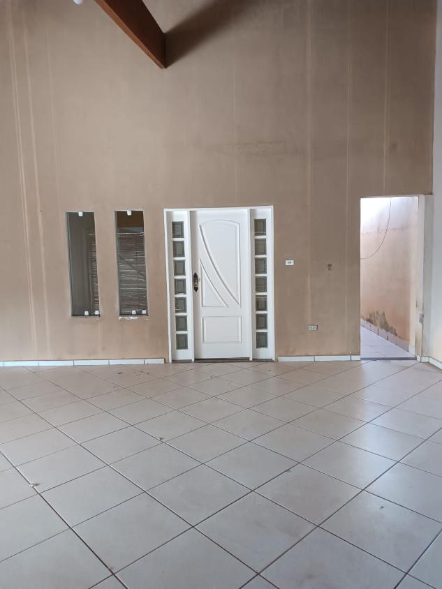 Casa à venda com 3 quartos, 225m² - Foto 1