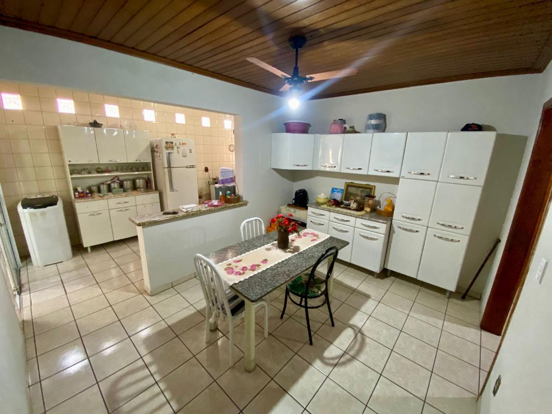 Casa à venda com 3 quartos, 213m² - Foto 4