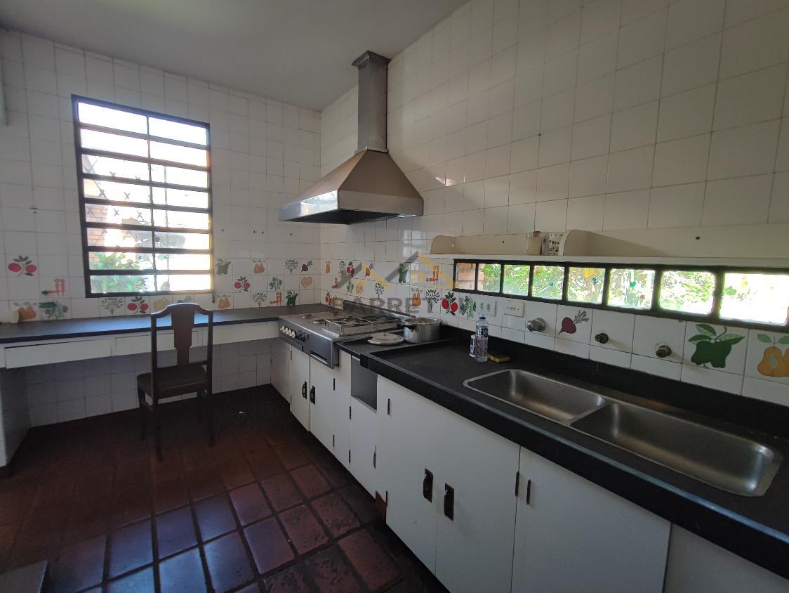 Casa à venda com 4 quartos, 400m² - Foto 4