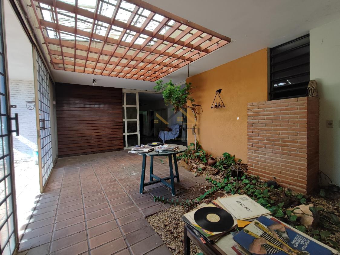 Casa à venda com 4 quartos, 400m² - Foto 1