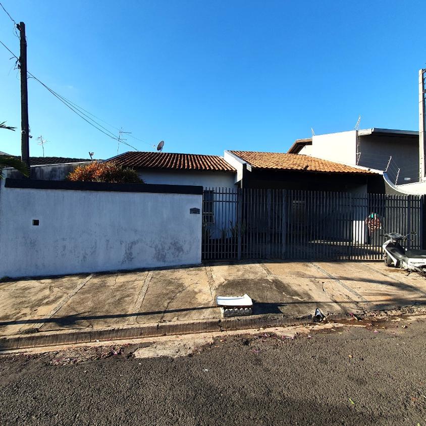 Casa à venda com 3 quartos - Foto 1