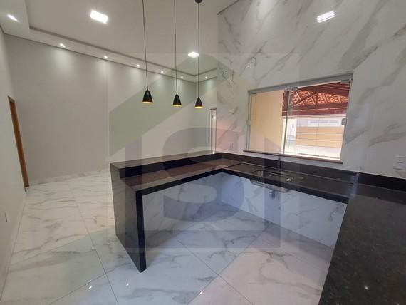 Casa à venda com 3 quartos, 125m² - Foto 1
