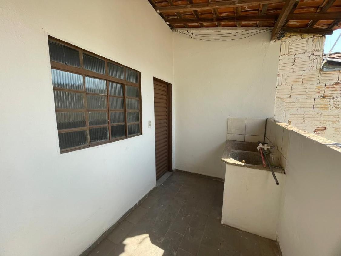 Casa à venda com 2 quartos, 60m² - Foto 3