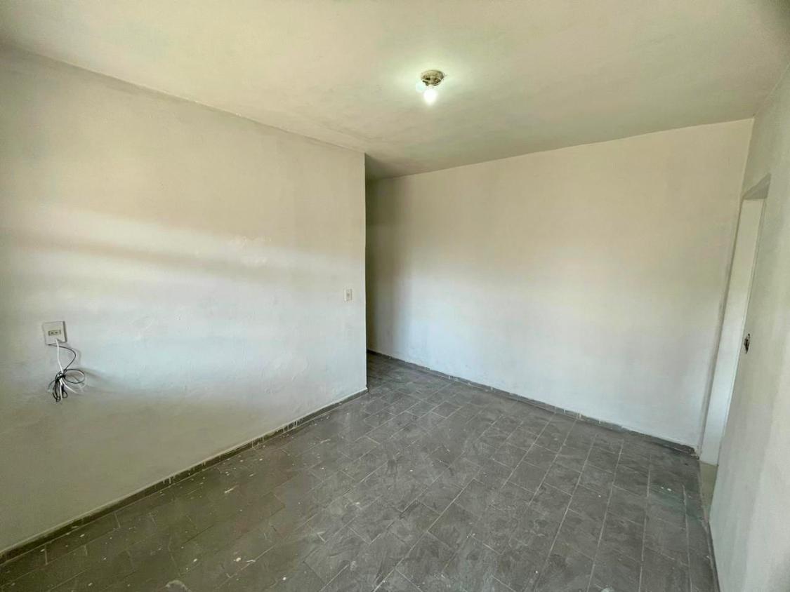 Casa à venda com 2 quartos, 60m² - Foto 4