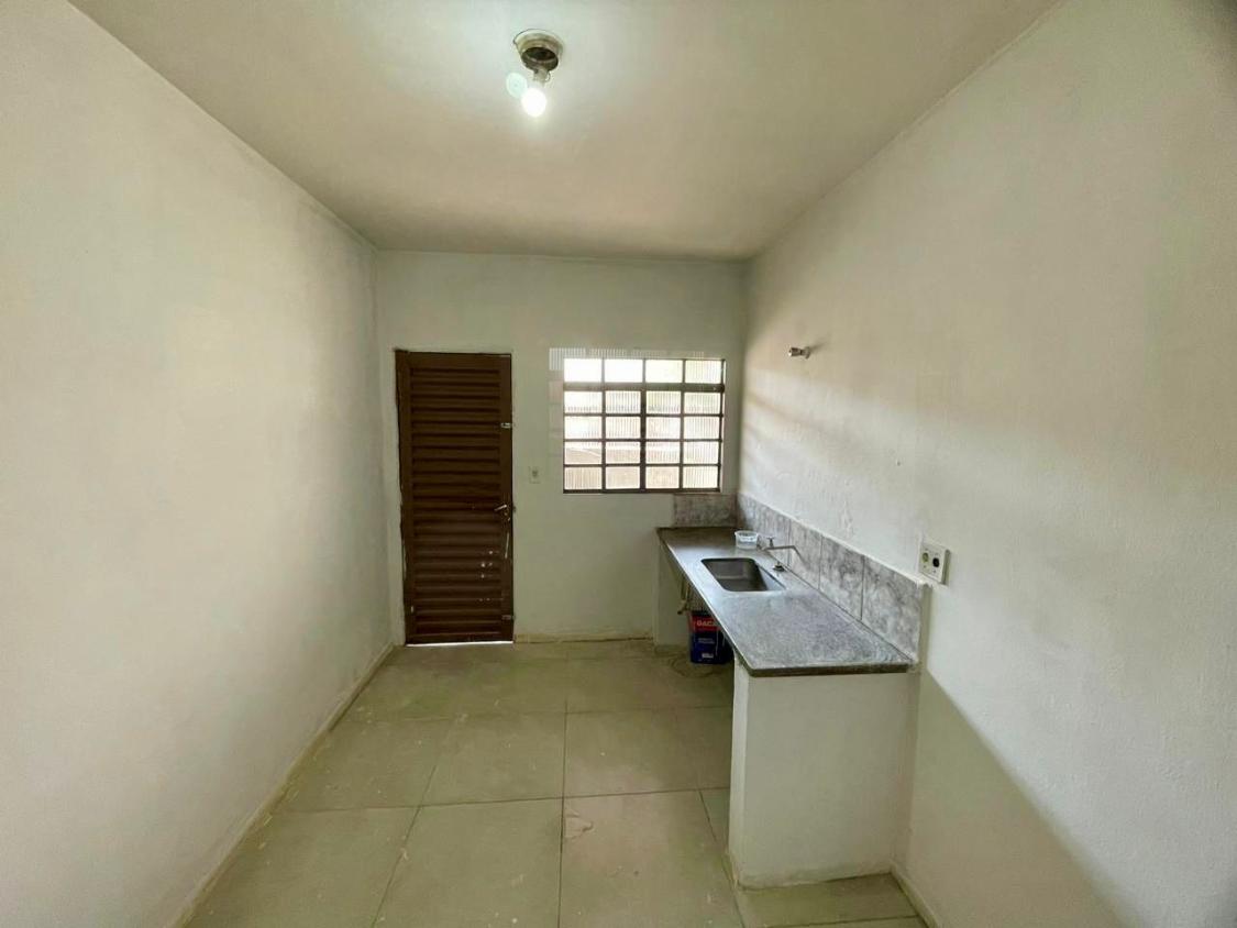 Casa à venda com 2 quartos, 60m² - Foto 5