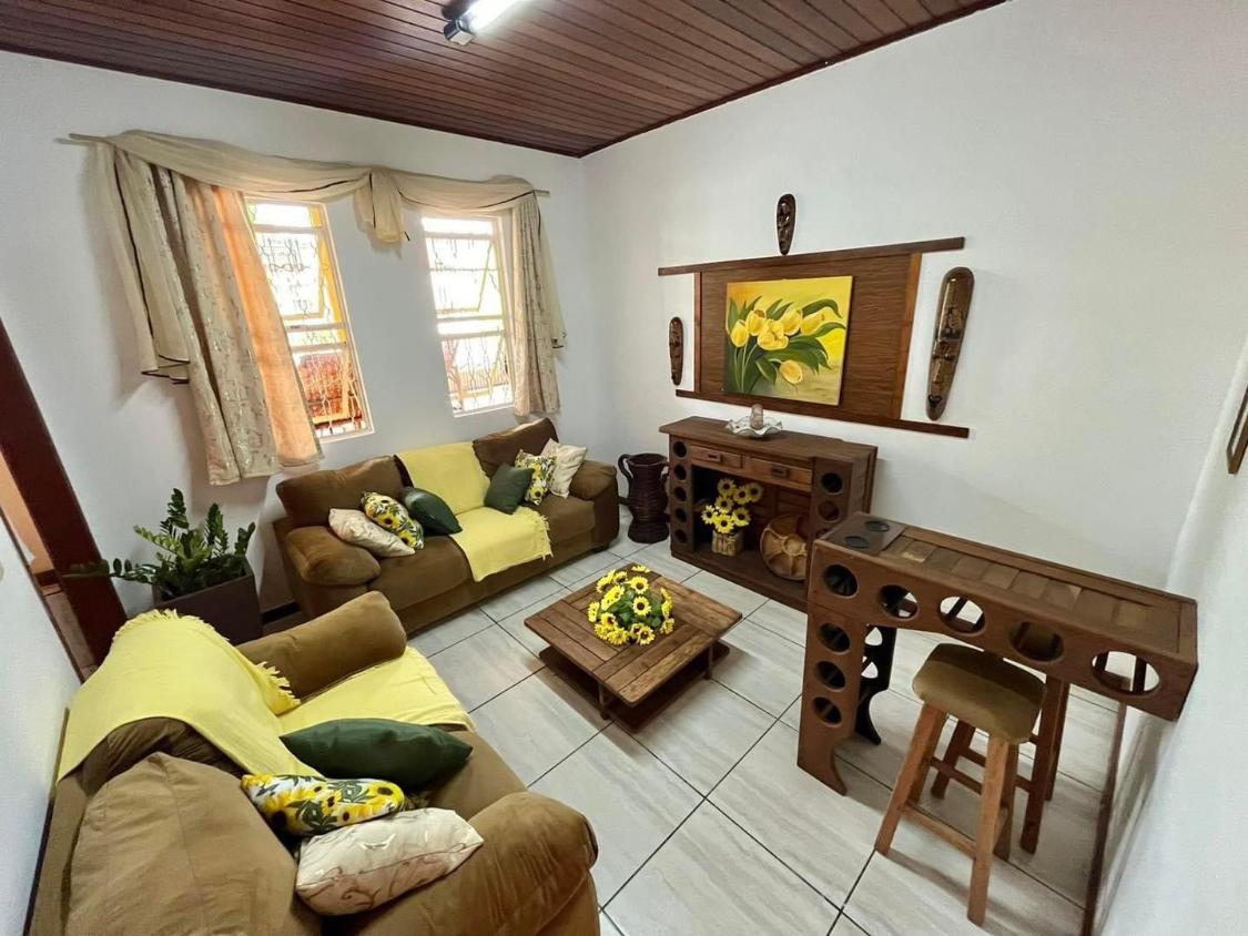 Casa à venda com 3 quartos, 234m² - Foto 2