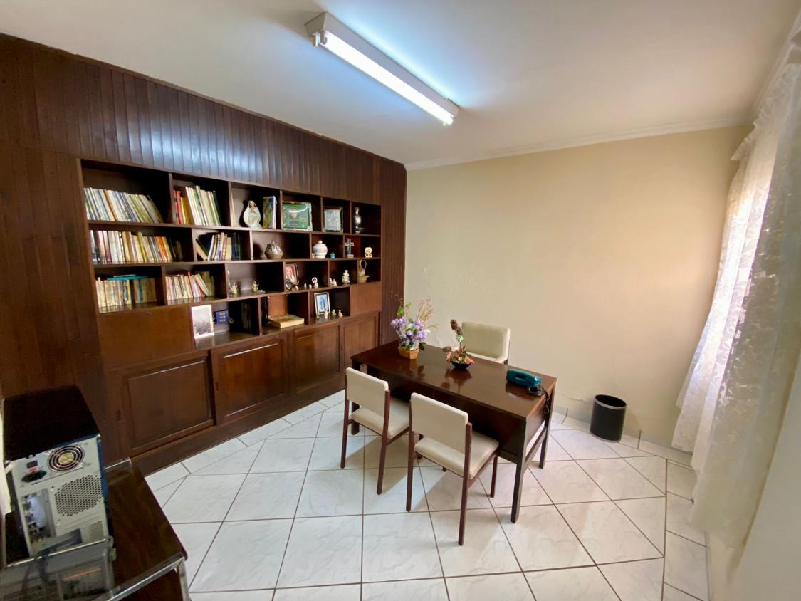 Casa à venda com 3 quartos, 244m² - Foto 3