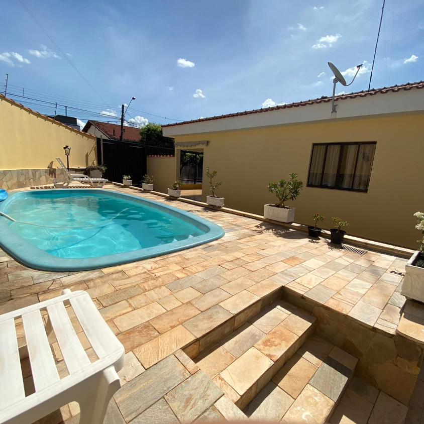 Casa à venda com 3 quartos, 250m² - Foto 2