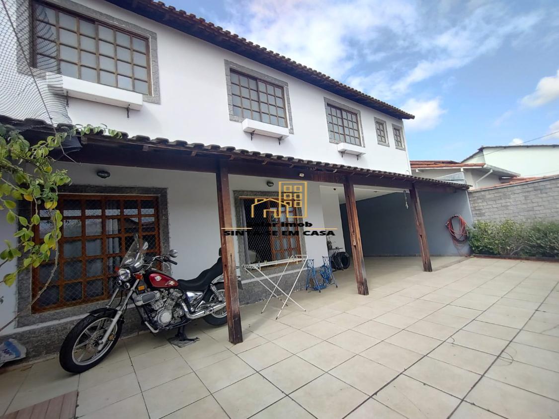 Casa à venda com 4 quartos, 341m² - Foto 1