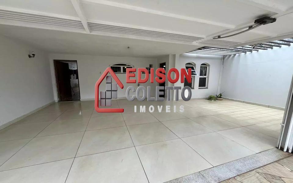 Casa à venda com 3 quartos, 137m² - Foto 1