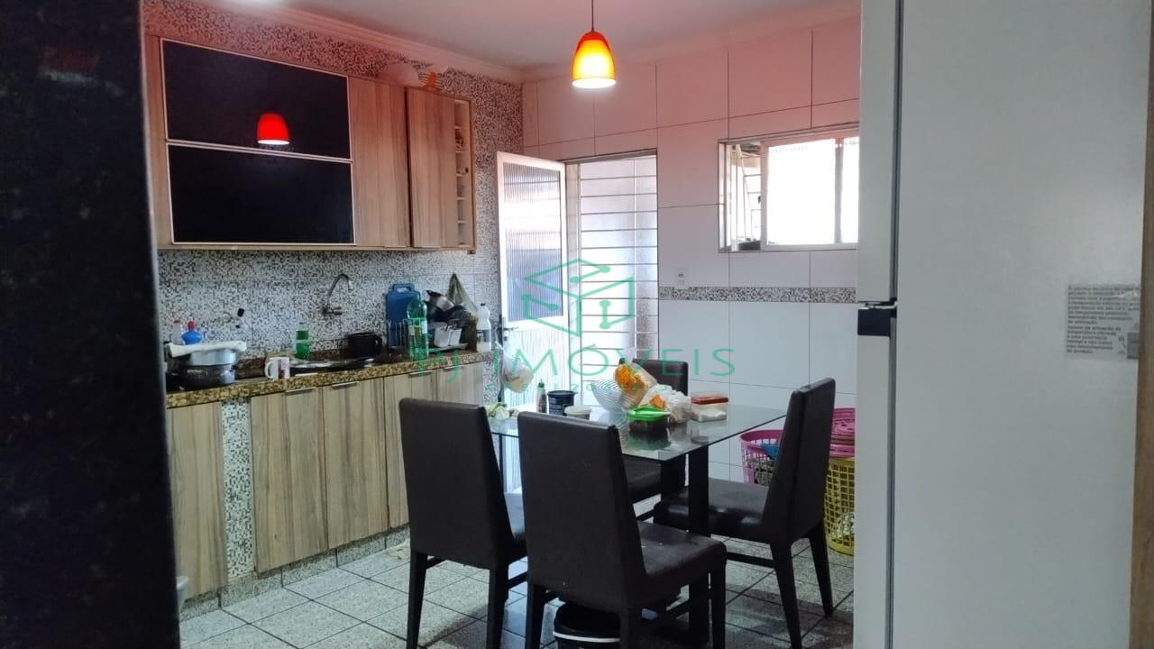 Casa à venda com 5 quartos, 200m² - Foto 9