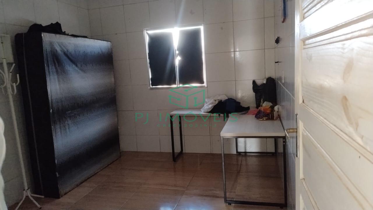 Casa à venda com 5 quartos, 200m² - Foto 17