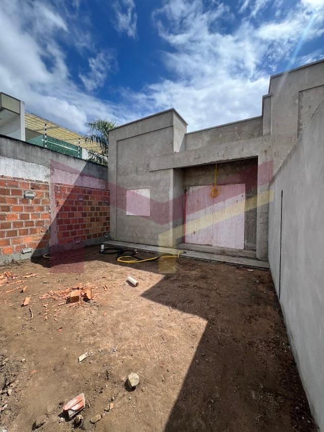 Casa à venda com 2 quartos, 66m² - Foto 2