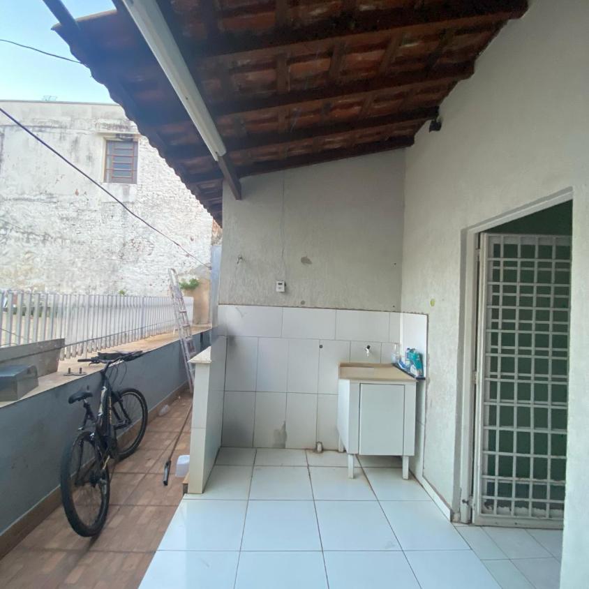 Casa à venda com 2 quartos, 130m² - Foto 2