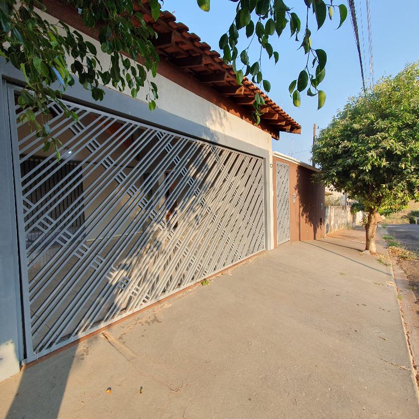 Casa à venda com 3 quartos, 179m² - Foto 2