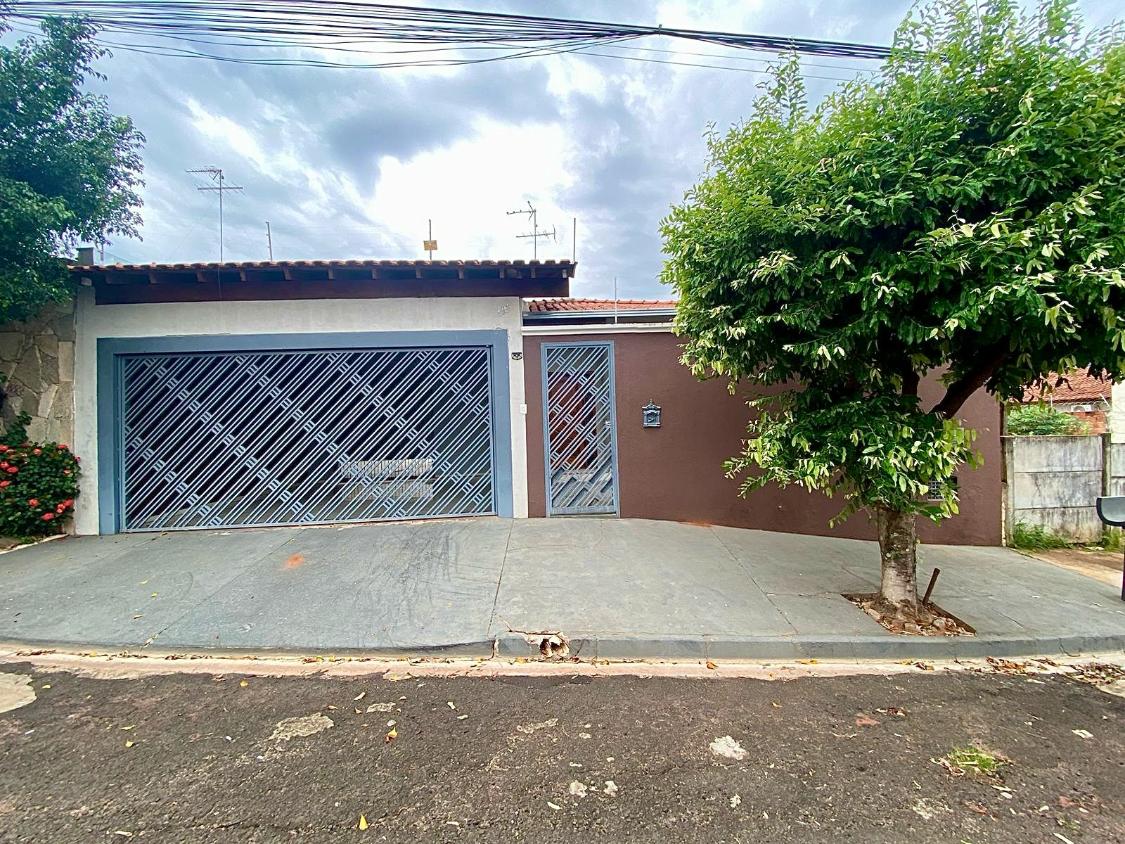 Casa à venda com 3 quartos, 179m² - Foto 1