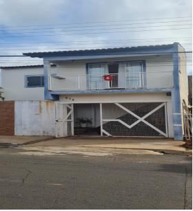Sobrado à venda com 2 quartos, 178m² - Foto 1