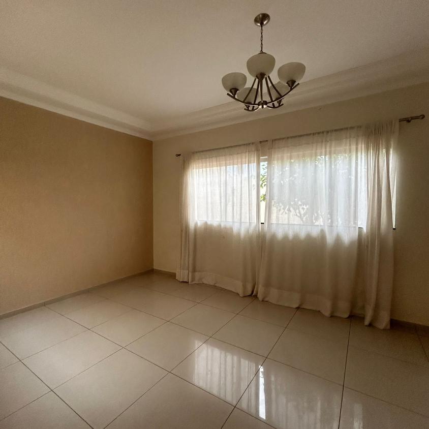 Casa à venda com 3 quartos, 198m² - Foto 2