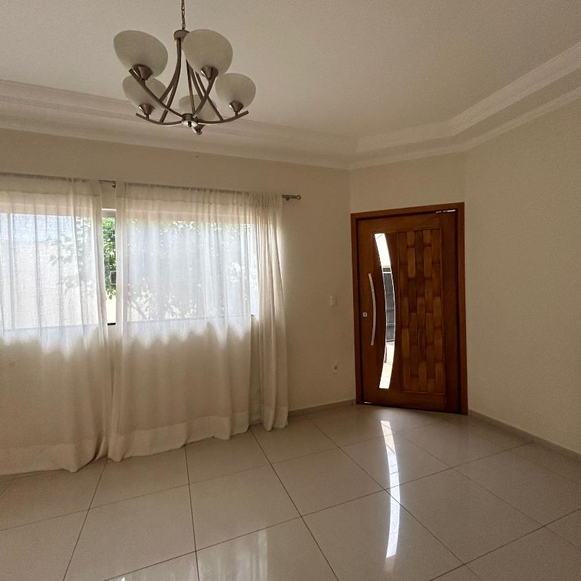 Casa à venda com 3 quartos, 198m² - Foto 1