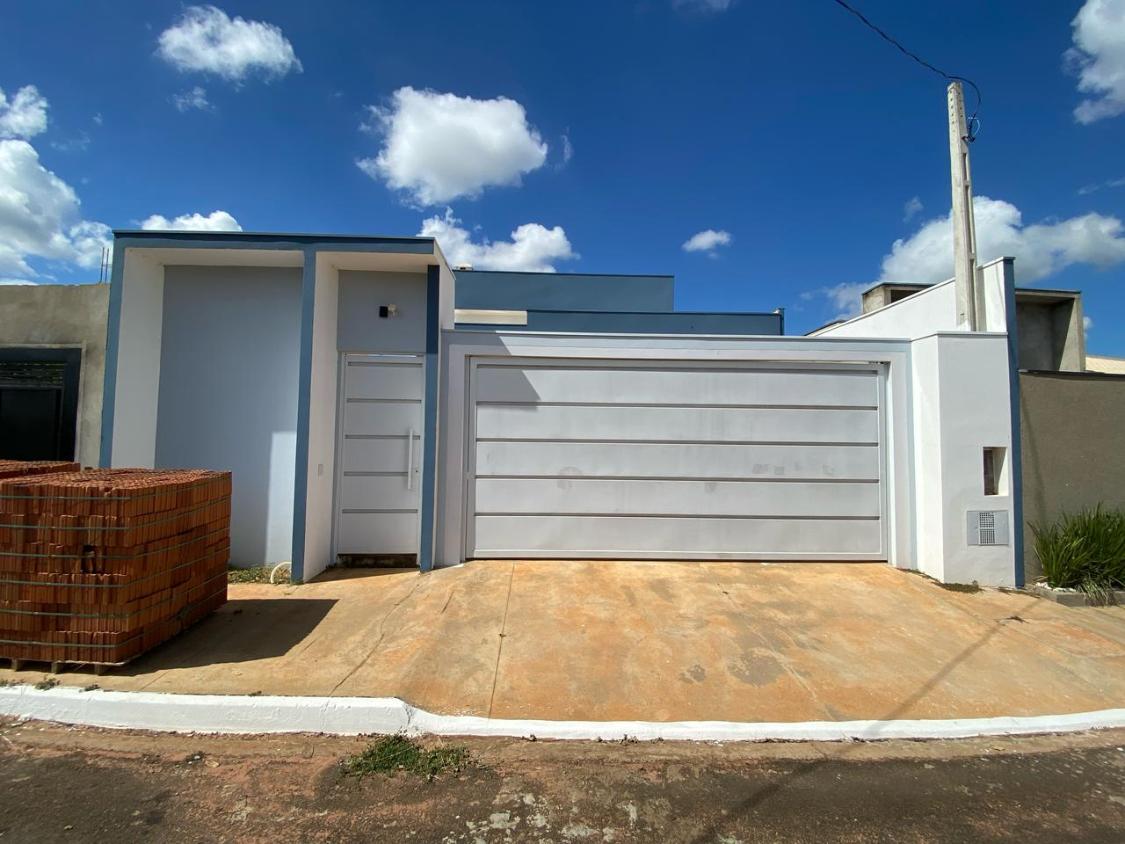 Casa à venda com 2 quartos, 250m² - Foto 1