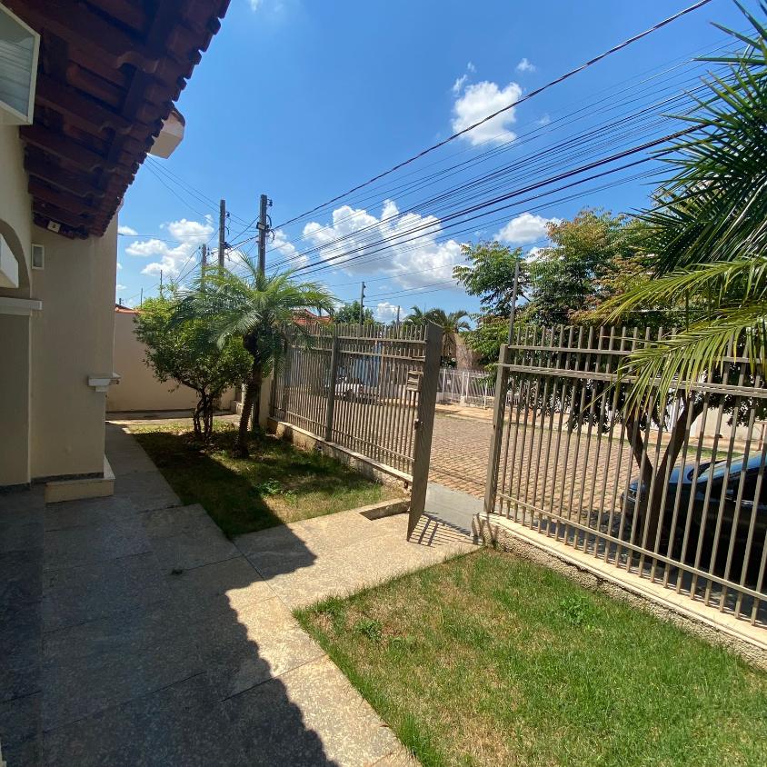 Casa, 3 quartos, 237 m² - Foto 1