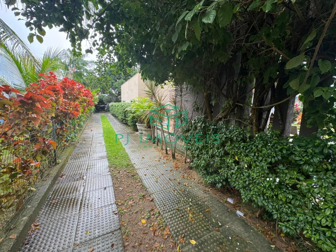 Casa de Condomínio à venda com 3 quartos, 220m² - Foto 2